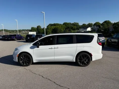 Photos of 2026 Chrysler Pacifica Limited for sale in Columbia, IL at Clement Chrysler Dodge Jeep Ram Columbia