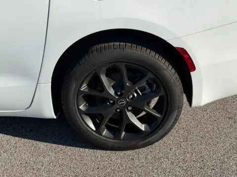 More photos of 2026 Chrysler Pacifica Limited at Clement Chrysler Dodge Jeep Ram Columbia, IL