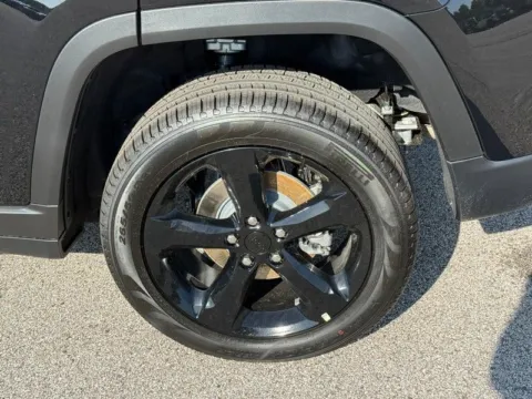 More photos of 2026 Jeep Grand Cherokee Limited at Clement Chrysler Dodge Jeep Ram Columbia, IL