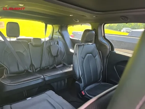 More photos of 2025 Chrysler Pacifica Limited at Clement Chrysler Dodge Jeep Ram Columbia, IL