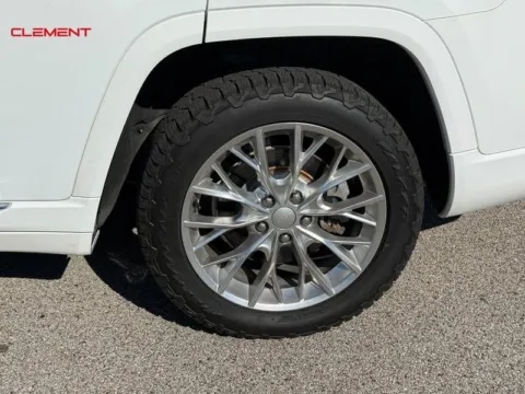 More photos of 2021 Jeep Grand Cherokee L Summit at Clement Chrysler Dodge Jeep Ram Columbia, IL