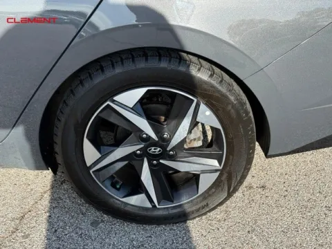 More photos of 2023 Hyundai Elantra Limited at Clement Chrysler Dodge Jeep Ram Columbia, IL