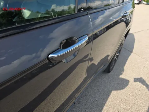 More photos of 2021 Jeep Grand Cherokee L Overland at Clement Chrysler Dodge Jeep Ram Columbia, IL