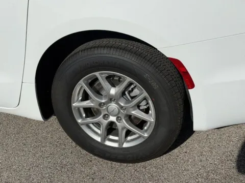 More photos of 2027 Chrysler Pacifica Select at Clement Chrysler Dodge Jeep Ram Columbia, IL