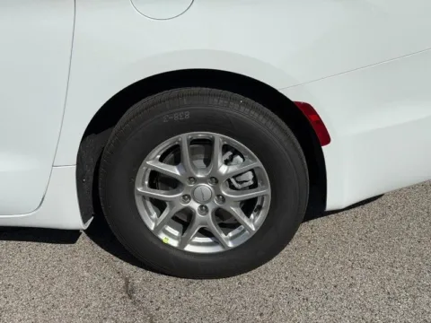 More photos of 2027 Chrysler Pacifica Select at Clement Chrysler Dodge Jeep Ram Columbia, IL