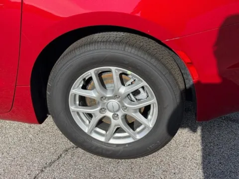 More photos of 2027 Chrysler Pacifica Select at Clement Chrysler Dodge Jeep Ram Columbia, IL