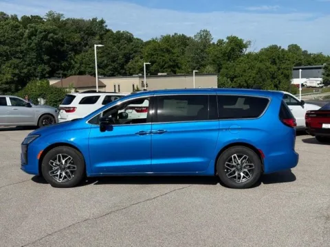 Photos of 2027 Chrysler Pacifica Limited for sale in Columbia, IL at Clement Chrysler Dodge Jeep Ram Columbia
