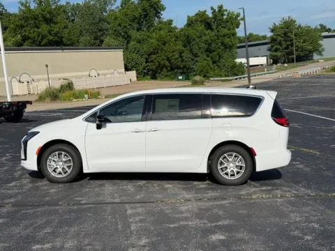 Photos of 2027 Chrysler Pacifica Select for sale in Columbia, IL at Clement Chrysler Dodge Jeep Ram Columbia