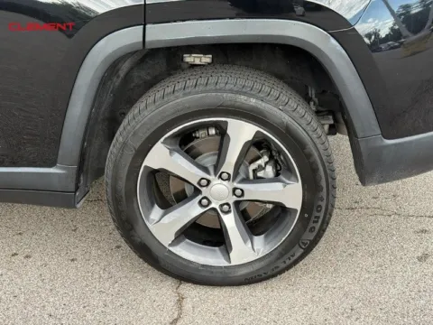 More photos of 2022 Jeep Grand Cherokee 4xe at Clement Chrysler Dodge Jeep Ram Columbia, IL