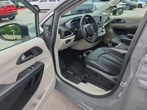 More photos of 2023 Chrysler Pacifica Touring L at Clement Chrysler Dodge Jeep Ram Columbia, IL