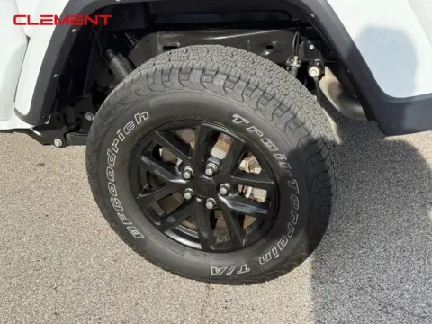 More photos of 2022 Jeep Gladiator Altitude at Clement Chrysler Dodge Jeep Ram Columbia, IL