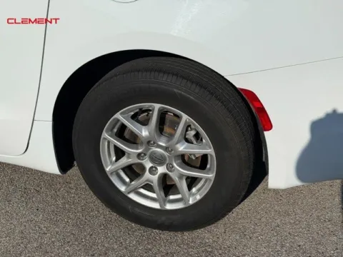 More photos of 2023 Chrysler Voyager LX at Clement Chrysler Dodge Jeep Ram Columbia, IL