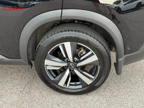 More photos of 2023 Nissan Rogue SL at Clement Chrysler Dodge Jeep Ram Columbia, IL