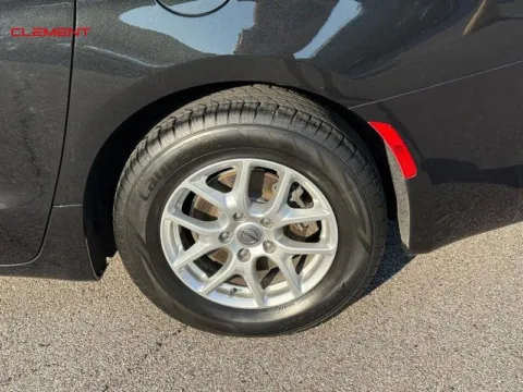 More photos of 2023 Chrysler Voyager LX at Clement Chrysler Dodge Jeep Ram Columbia, IL