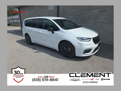 White 2024 Chrysler Pacifica Hybrid Select for sale in Columbia, IL
