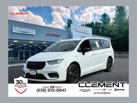 White 2024 Chrysler Pacifica Hybrid Select for sale in Columbia, IL