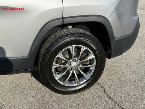 More photos of 2019 Jeep Cherokee Latitude Plus at Clement Chrysler Dodge Jeep Ram Columbia, IL