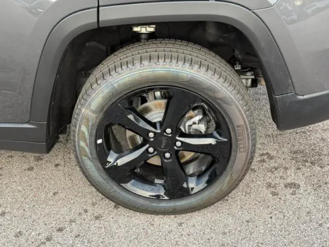 More photos of 2026 Jeep Grand Cherokee Limited at Clement Chrysler Dodge Jeep Ram Columbia, IL