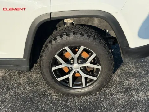 More photos of 2024 Jeep Grand Cherokee Limited at Clement Chrysler Dodge Jeep Ram Columbia, IL