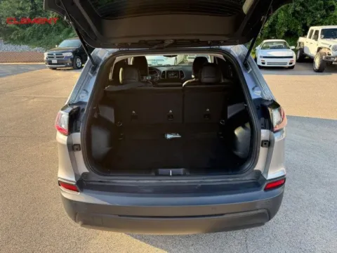 More photos of 2021 Jeep Cherokee Latitude Plus at Clement Chrysler Dodge Jeep Ram Columbia, IL