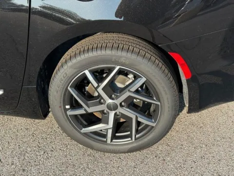 More photos of 2027 Chrysler Pacifica Pinnacle at Clement Chrysler Dodge Jeep Ram Columbia, IL
