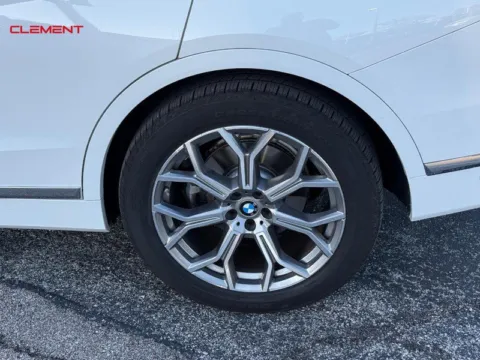 More photos of 2021 BMW X7 xDrive40i at Clement Chrysler Dodge Jeep Ram Columbia, IL