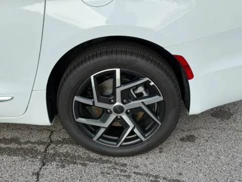 More photos of 2027 Chrysler Pacifica Pinnacle at Clement Chrysler Dodge Jeep Ram Columbia, IL