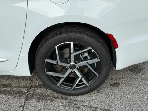 More photos of 2027 Chrysler Pacifica Pinnacle at Clement Chrysler Dodge Jeep Ram Columbia, IL