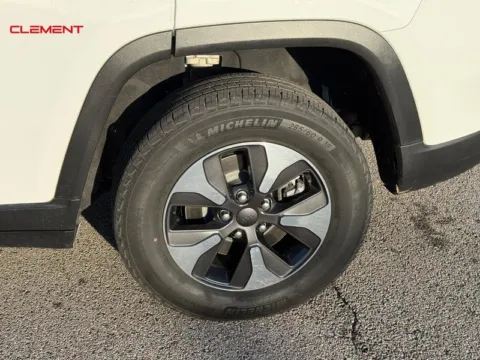 More photos of 2022 Jeep Grand Cherokee 4xe at Clement Chrysler Dodge Jeep Ram Columbia, IL