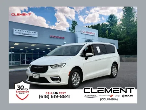 White 2023 Chrysler Pacifica Touring L for sale in Columbia, IL