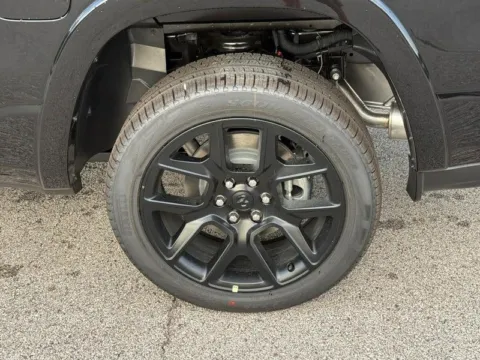 More photos of 2027 Ram 1500 Laramie at Clement Chrysler Dodge Jeep Ram Columbia, IL