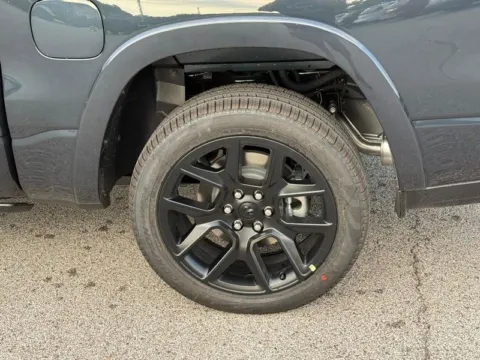 More photos of 2027 Ram 1500 Laramie at Clement Chrysler Dodge Jeep Ram Columbia, IL