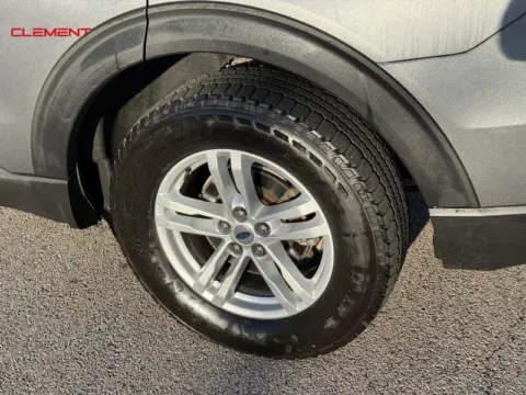 More photos of 2023 Ford Explorer XLT at Clement Chrysler Dodge Jeep Ram Columbia, IL
