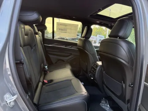 More photos of 2027 Jeep Grand Cherokee Laredo Altitude at Clement Chrysler Dodge Jeep Ram Columbia, IL