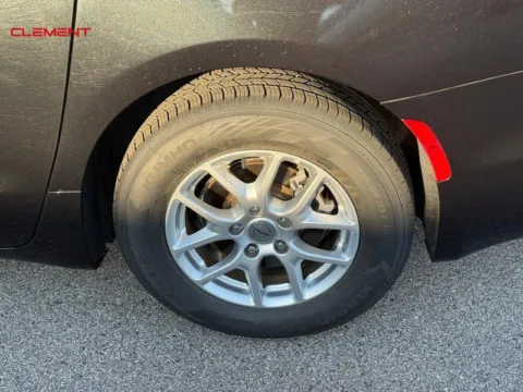 More photos of 2023 Chrysler Pacifica Touring L at Clement Chrysler Dodge Jeep Ram Columbia, IL
