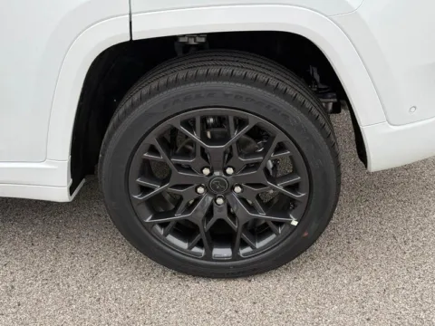 More photos of 2027 Jeep Grand Cherokee Summit at Clement Chrysler Dodge Jeep Ram Columbia, IL