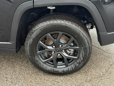 More photos of 2027 Jeep Grand Cherokee Laredo Altitude at Clement Chrysler Dodge Jeep Ram Columbia, IL