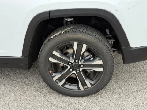 More photos of 2027 Jeep Grand Cherokee L Limited at Clement Chrysler Dodge Jeep Ram Columbia, IL