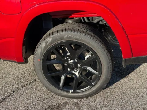 More photos of 2027 Ram 1500 Laramie at Clement Chrysler Dodge Jeep Ram Columbia, IL