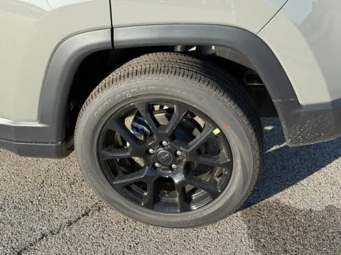 More photos of 2027 Jeep Compass Latitude at Clement Chrysler Dodge Jeep Ram Columbia, IL