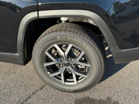 More photos of 2027 Jeep Grand Cherokee Laredo X at Clement Chrysler Dodge Jeep Ram Columbia, IL