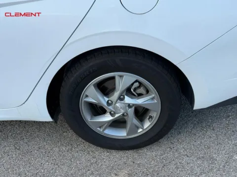 More photos of 2021 Hyundai Elantra SE at Clement Chrysler Dodge Jeep Ram Columbia, IL