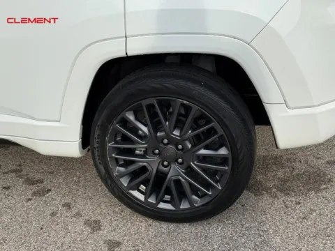 More photos of 2022 Jeep Compass Limited at Clement Chrysler Dodge Jeep Ram Columbia, IL