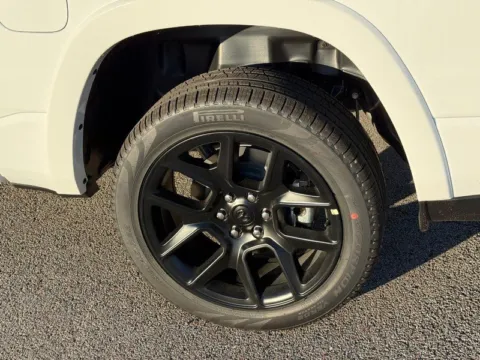 More photos of 2027 Ram 1500 Laramie at Clement Chrysler Dodge Jeep Ram Columbia, IL