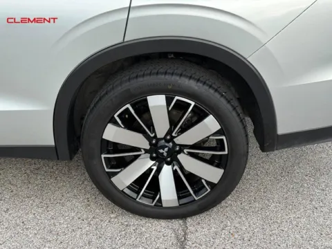 More photos of 2025 Mitsubishi Outlander SE at Clement Chrysler Dodge Jeep Ram Columbia, IL