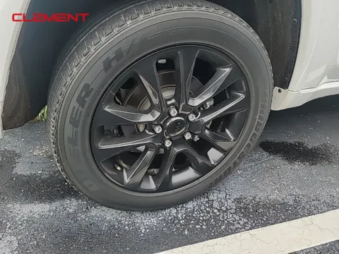 More photos of 2021 Jeep Grand Cherokee Laredo X at Clement Chrysler Dodge Jeep Ram Columbia, IL