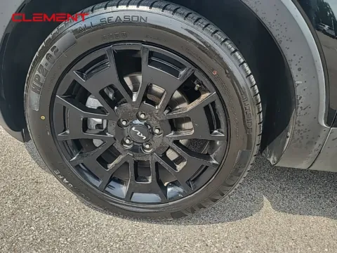 More photos of 2022 Kia Telluride SX at Clement Chrysler Dodge Jeep Ram Columbia, IL