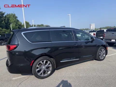 Black 2019 Chrysler Pacifica Limited for sale in Columbia, IL