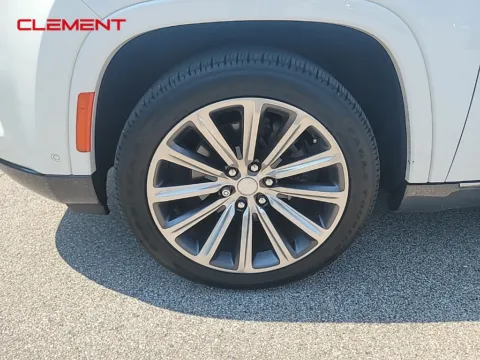 More photos of 2022 Jeep Grand Wagoneer Series II at Clement Chrysler Dodge Jeep Ram Columbia, IL