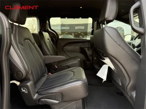 More photos of 2026 Chrysler Pacifica Select at Clement Chrysler Dodge Jeep Ram Columbia, IL